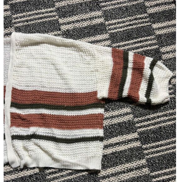 Knit Minded Women's Large Cozy Oversized Cropped Sweater - Picture 4 of 5